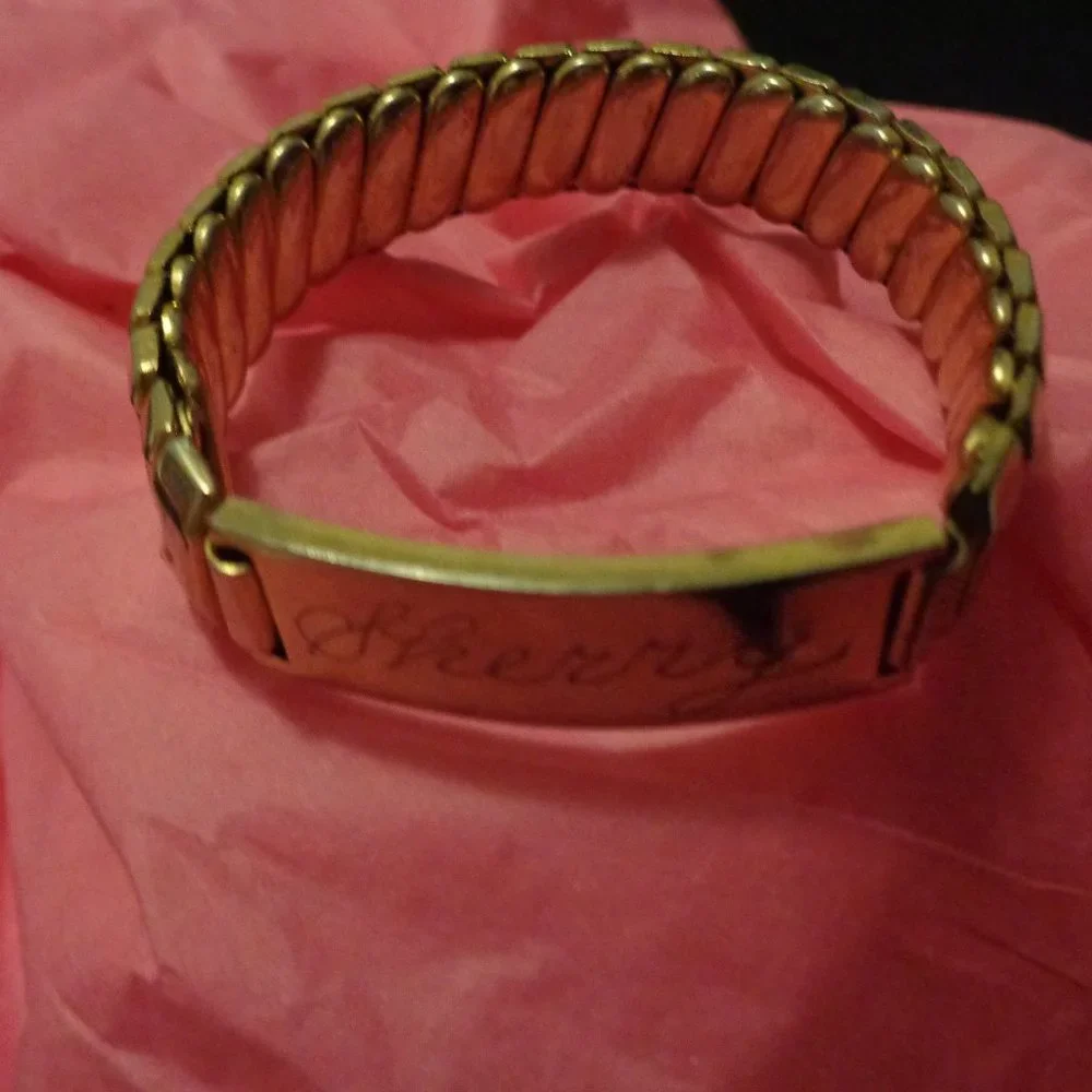 VINTAGE BABY GIRL TODDLER BRACELET SAYS SHERRY